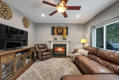 114 Black Oak Trail Jefferson NJ 07849