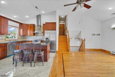 95 Calvert Avenue E Edison NJ 08820