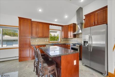 95 Calvert Avenue E Edison NJ 08820