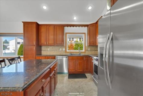95 Calvert Avenue E Edison NJ 08820
