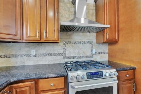 95 Calvert Avenue E Edison NJ 08820