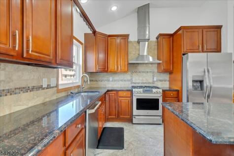 95 Calvert Avenue E Edison NJ 08820
