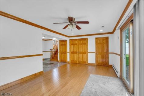 95 Calvert Avenue E Edison NJ 08820