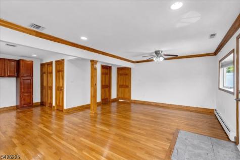 95 Calvert Avenue E Edison NJ 08820