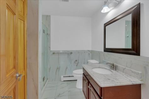 95 Calvert Avenue E Edison NJ 08820