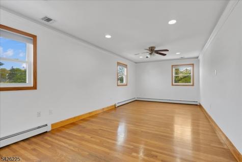 95 Calvert Avenue E Edison NJ 08820