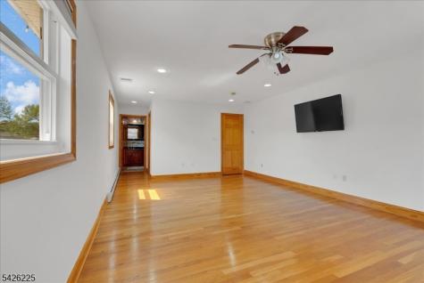 95 Calvert Avenue E Edison NJ 08820