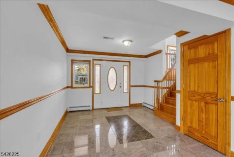 95 Calvert Avenue E Edison NJ 08820