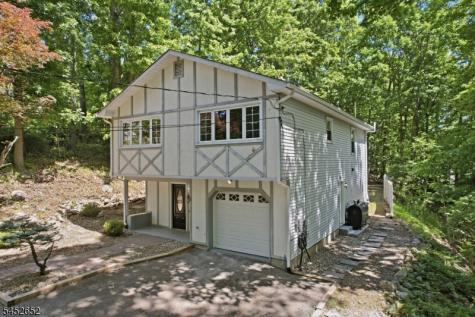 3 Conklin Avenue Hopatcong NJ 07874