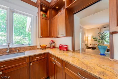 15 Brunswick Road Montclair NJ 07042