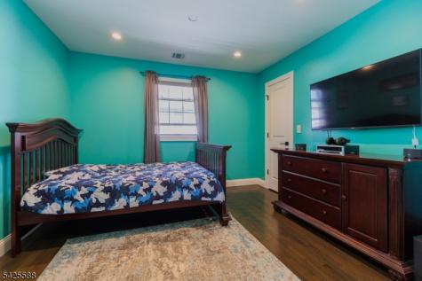 27 Schuyler Drive Clark NJ 07066
