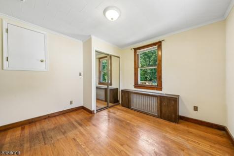 327 Saint Cloud Avenue West Orange NJ 07052