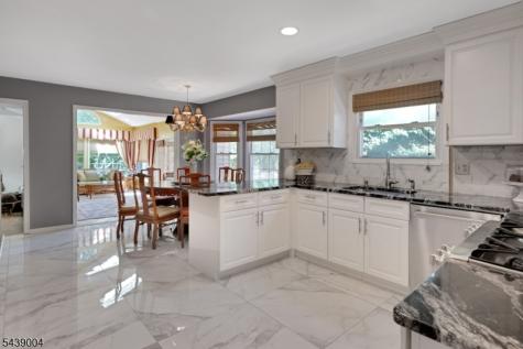 10 Moonshadow Court Kinnelon NJ 07405