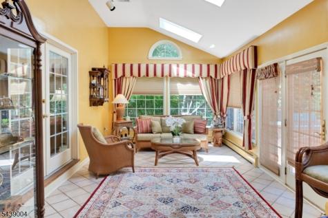 10 Moonshadow Court Kinnelon NJ 07405