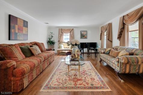 10 Moonshadow Court Kinnelon NJ 07405