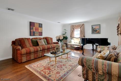 10 Moonshadow Court Kinnelon NJ 07405