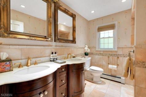 10 Moonshadow Court Kinnelon NJ 07405