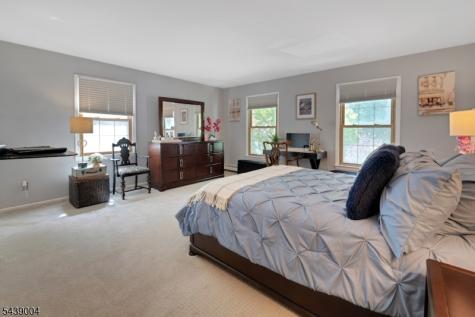 10 Moonshadow Court Kinnelon NJ 07405