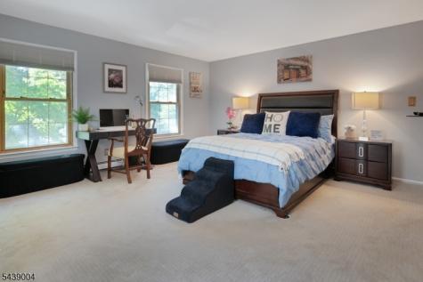 10 Moonshadow Court Kinnelon NJ 07405