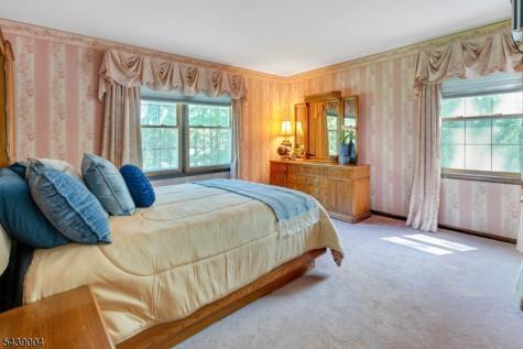 10 Moonshadow Court Kinnelon NJ 07405