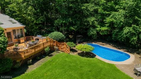 10 Moonshadow Court Kinnelon NJ 07405