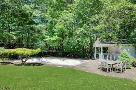 10 Moonshadow Court Kinnelon NJ 07405