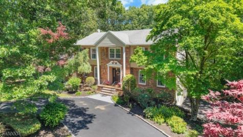 10 Moonshadow Court Kinnelon NJ 07405