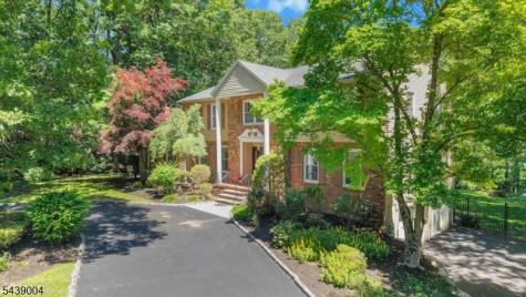 10 Moonshadow Court Kinnelon NJ 07405