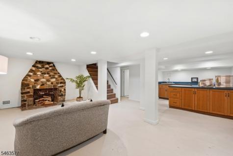 17 Floyd Road Verona NJ 07044