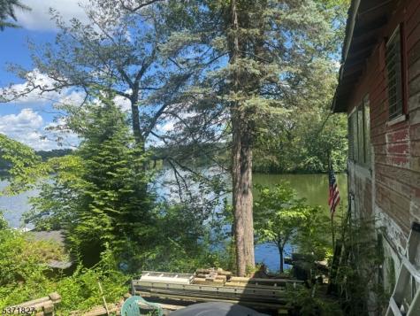 151 Pine Tree Road Bloomingdale NJ 07403
