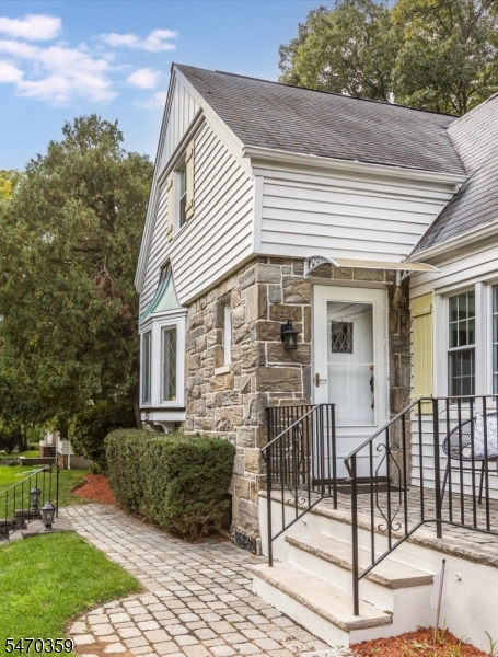 157 Laurel Avenue Livingston NJ 07039