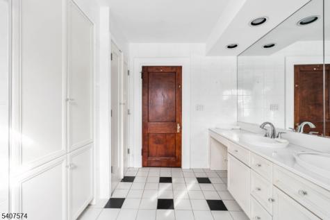 310 Morris Avenue Mountain Lakes NJ 07046