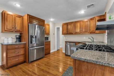 15 High Mountain Road Oakland NJ 07436