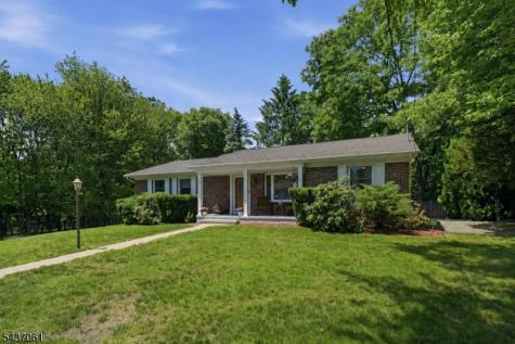 16 Windsor Drive Jefferson NJ 07438