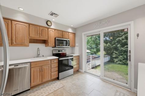 16 Windsor Drive Jefferson NJ 07438