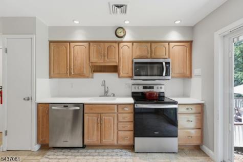 16 Windsor Drive Jefferson NJ 07438