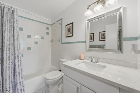 16 Windsor Drive Jefferson NJ 07438