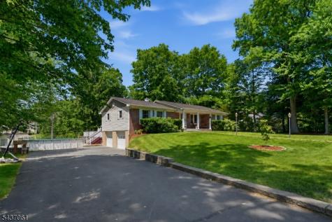 16 Windsor Drive Jefferson NJ 07438