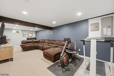 16 Windsor Drive Jefferson NJ 07438