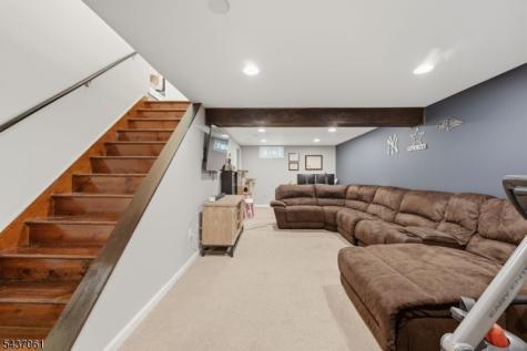 16 Windsor Drive Jefferson NJ 07438