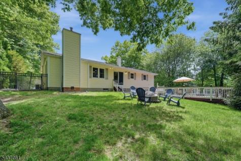 16 Windsor Drive Jefferson NJ 07438