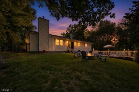 16 Windsor Drive Jefferson NJ 07438
