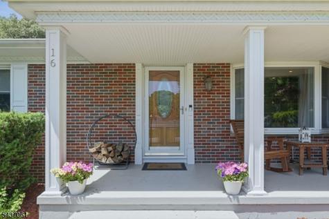 16 Windsor Drive Jefferson NJ 07438