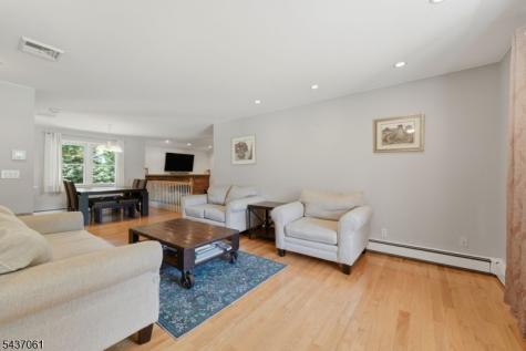 16 Windsor Drive Jefferson NJ 07438