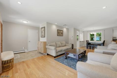 16 Windsor Drive Jefferson NJ 07438