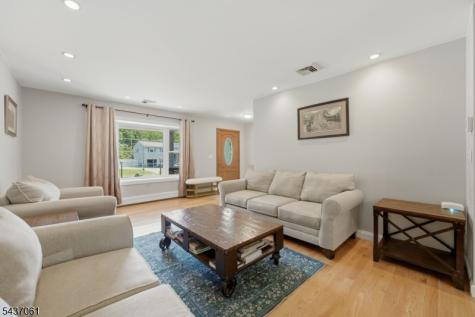 16 Windsor Drive Jefferson NJ 07438