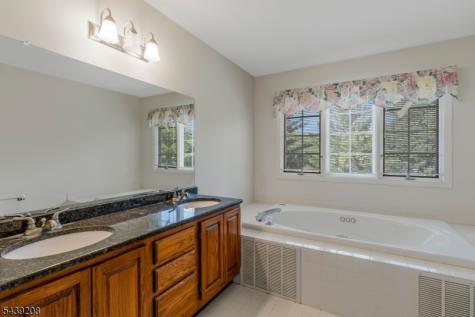 6 Pinewood Lane Warren NJ 07059