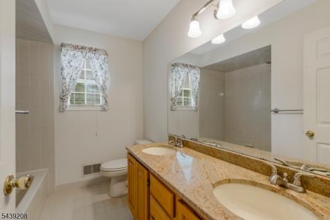 6 Pinewood Lane Warren NJ 07059