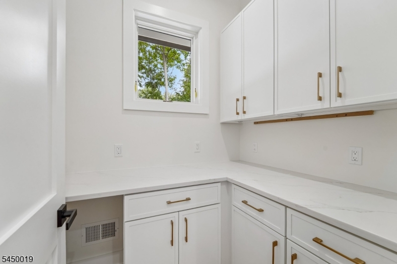54 Martin Road Livingston NJ 07039