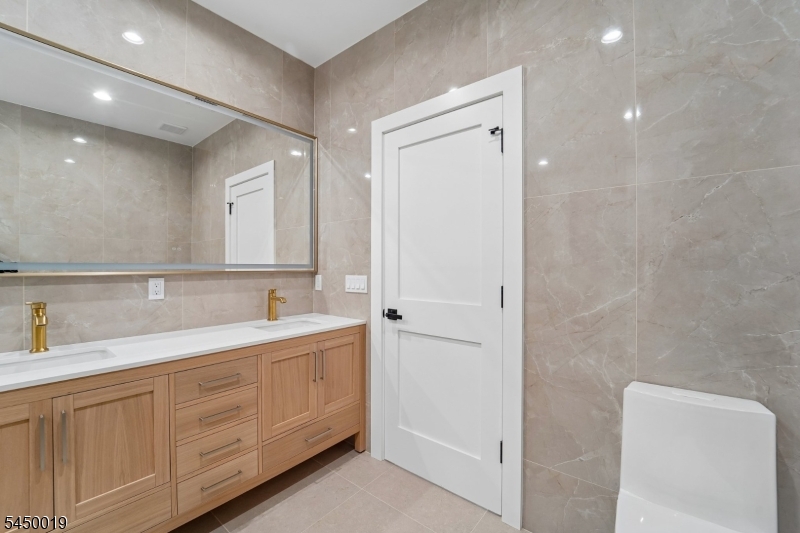 54 Martin Road Livingston NJ 07039